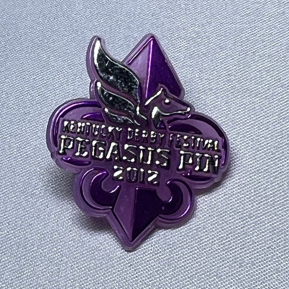 Kentucky Derby‎ Festival Pegasus Pin 2012 Purple Plastic vintage Churchill Downs